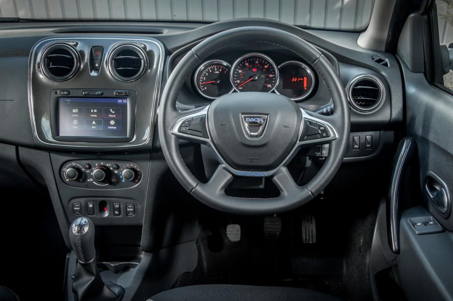 Торпедо Dacia Logan MCV Stepway 2017 года  (UK) (фото 28 из 40)